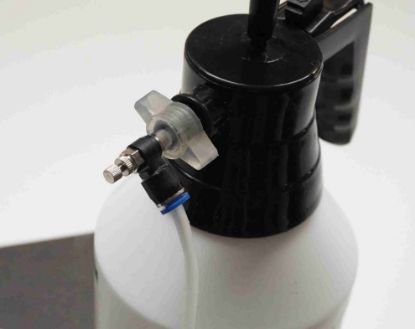 Bild på Adapter till tryckspruta med justerbart vattenflöde.