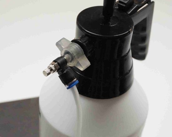 Bild på Adapter till tryckspruta med justerbart vattenflöde.